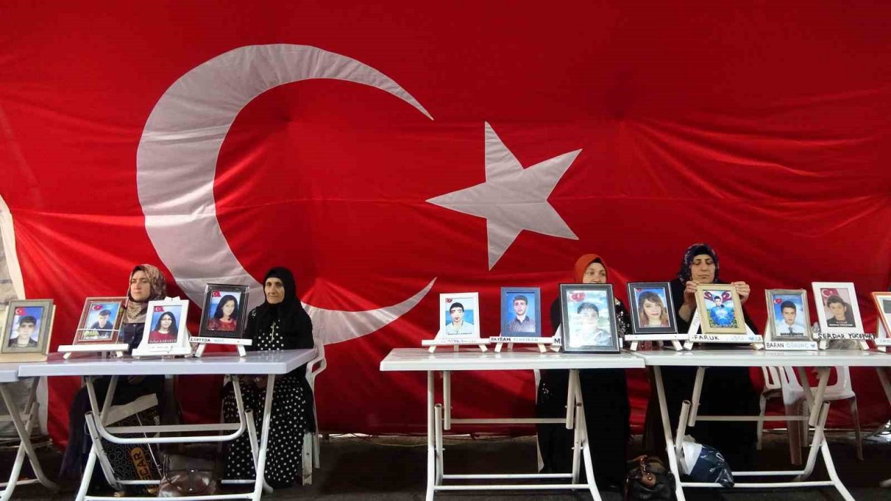 Terör mağduru aileler Ramazan ayında evlatlarını istiyor