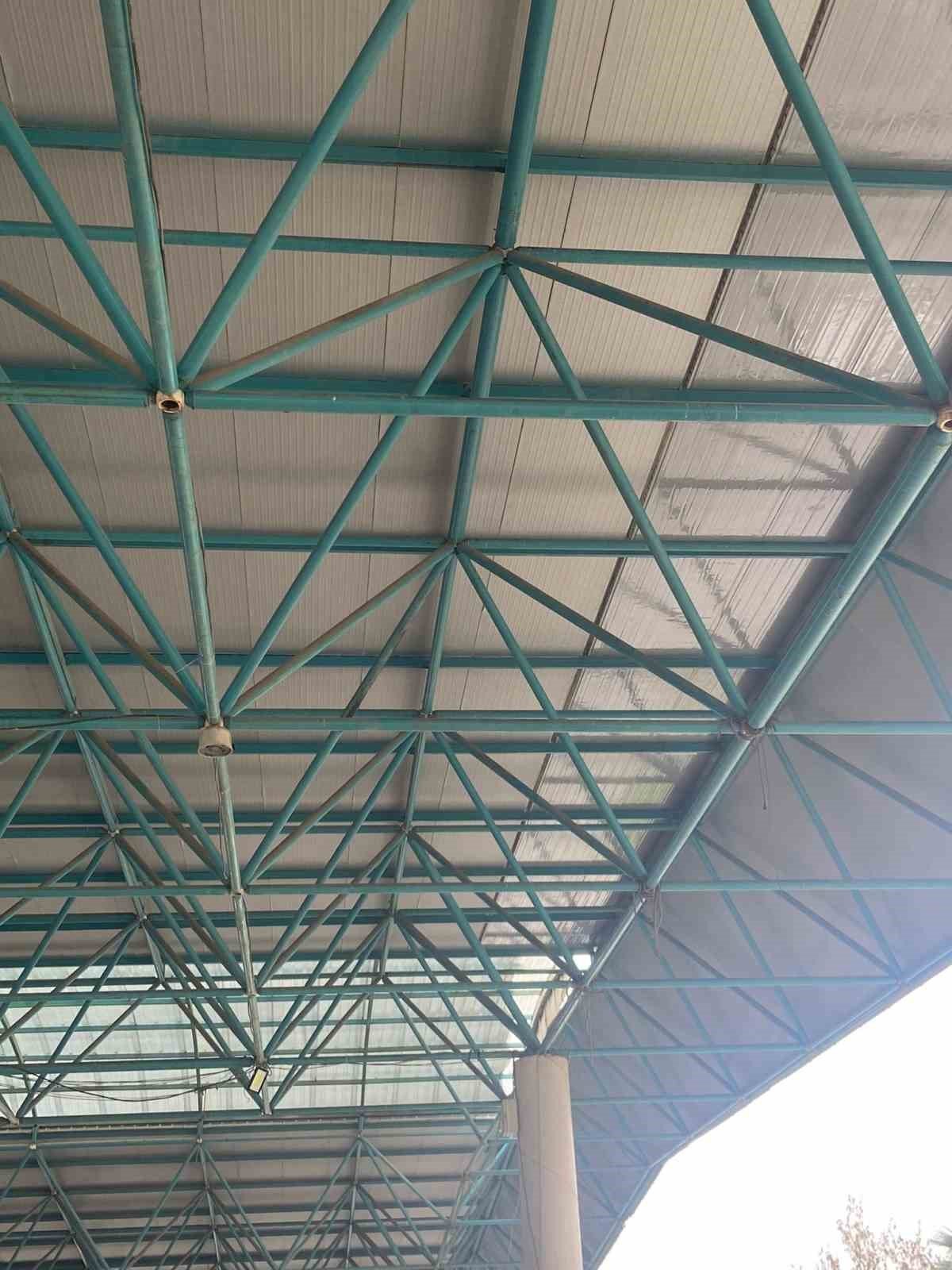 Davutlar Kapalı Pazar Yerinin çatısı yenilendi