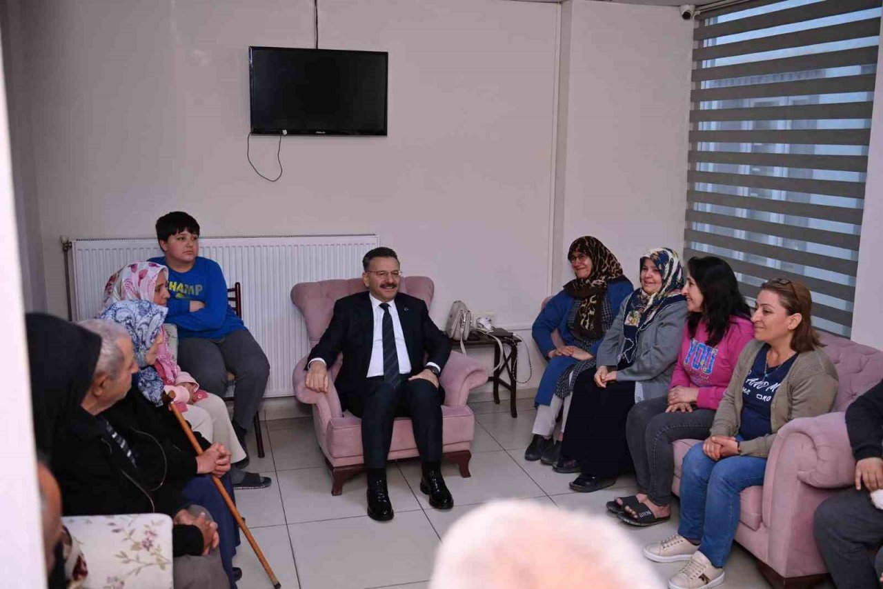 Vali Aksoy, Sultanhisarlı muhtarlar ile bir araya geldi