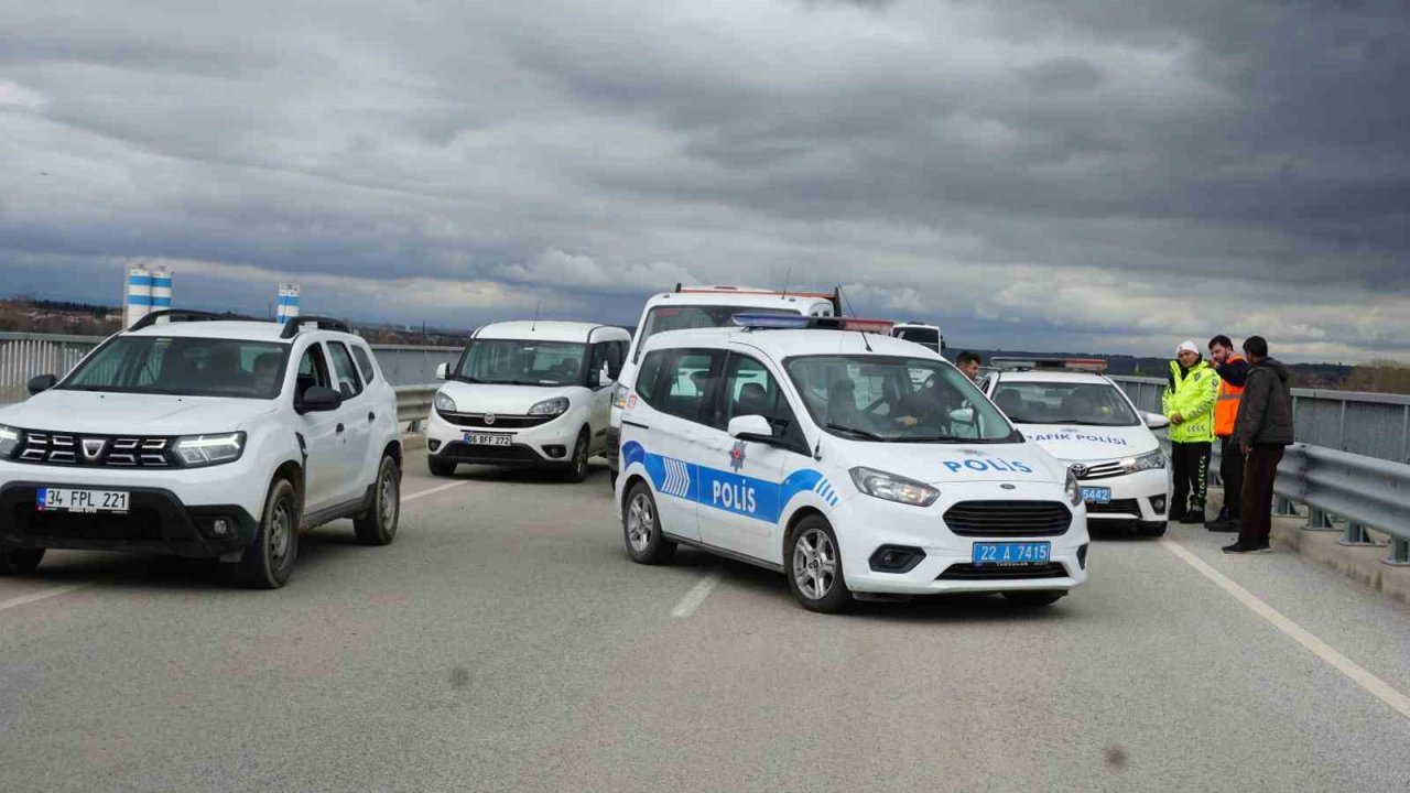 Sıcak asfalt malzemesi yüklü tırda yangın