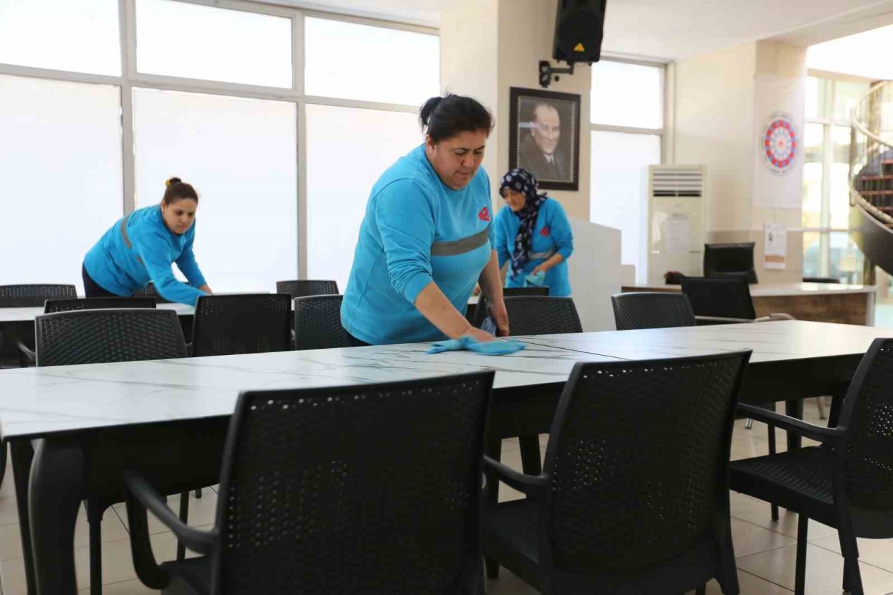 Efeler Belediyesi’nden ibadethanelerde temizlik çalışması