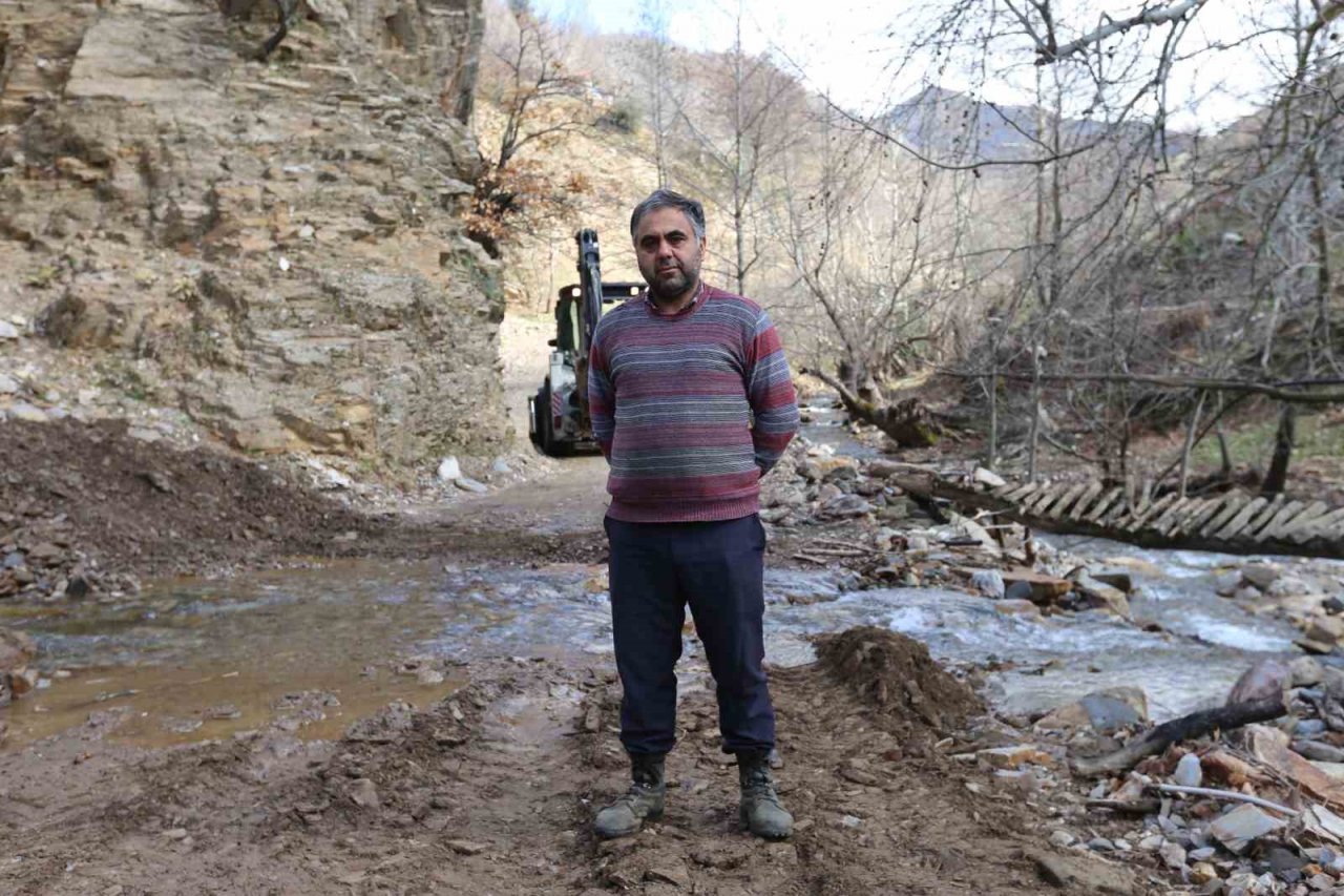 Efeler Belediyesi, yağış nedeniyle kapanan yollara müdahale etti