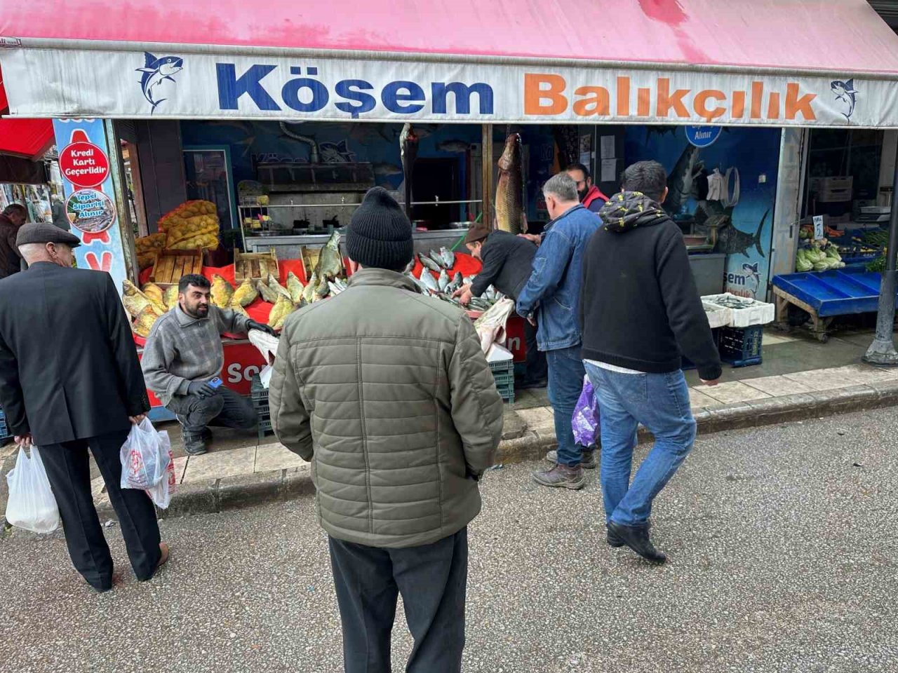 Balıkçı tezgahlarında çeşit arttı, fiyat düştü