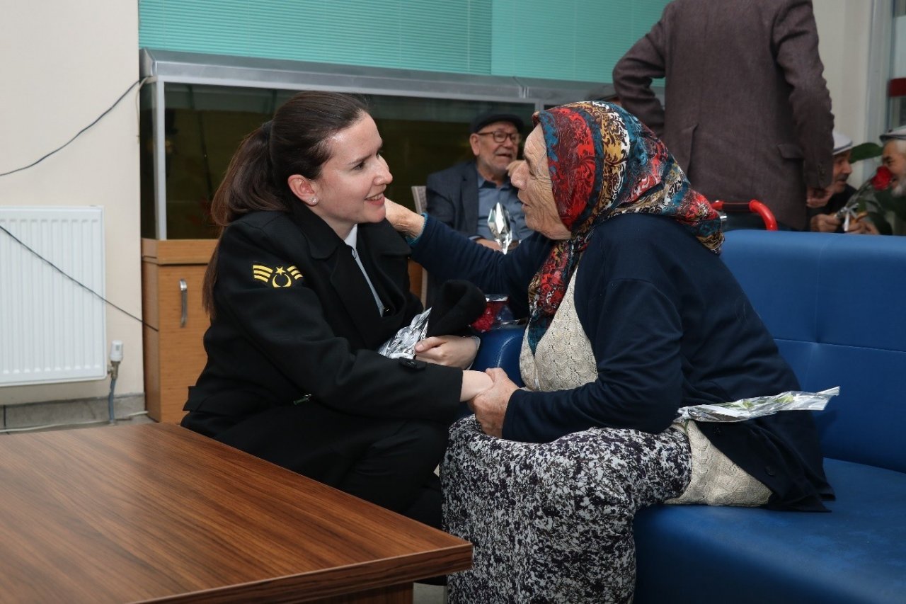 Jandarma ekiplerinden Yaşlılar Haftası ziyareti