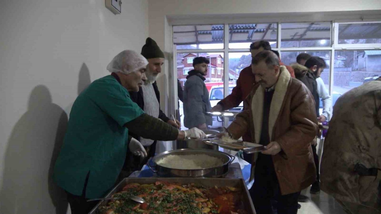 Kırıklı köyünde hayırlı gelenek 19 yıldır sürüyor