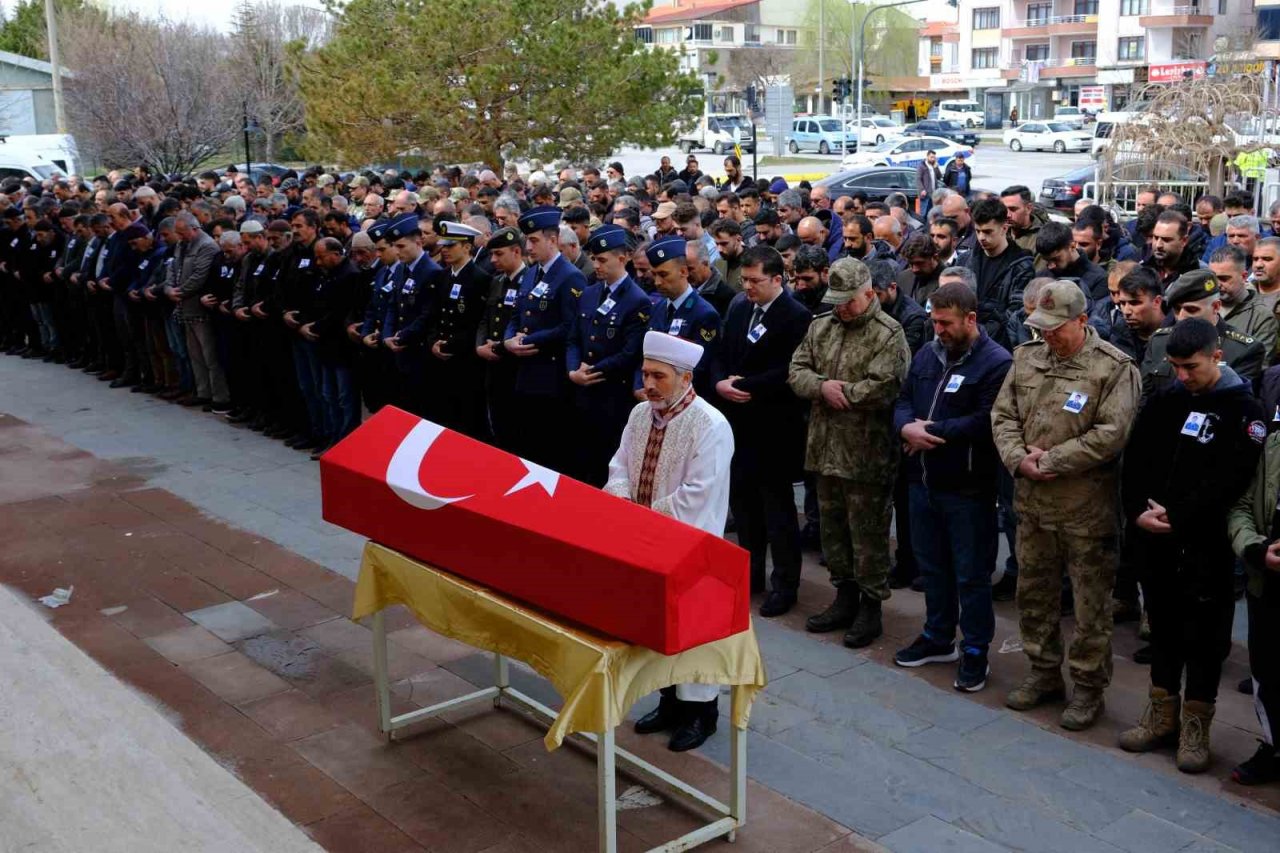 Motosikletle kaza yapan astsubay son yolculuğuna uğurlandı