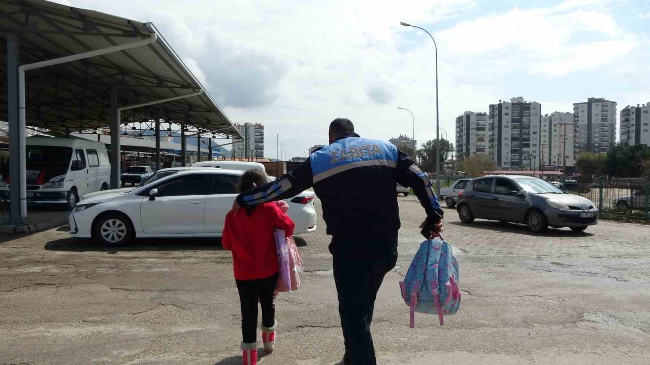 5.3’lük artçı depremde öğrencileri, öğretmenler sakinleştirdi