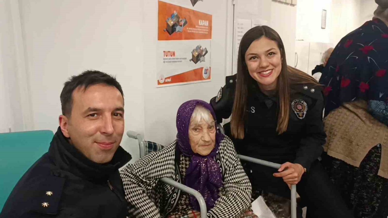 İzmir’de polisten huzurevine duygulandıran ziyaret