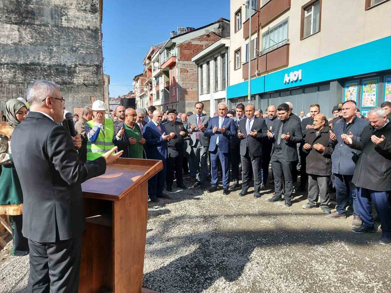 Büyük sel afetinde yıkılan müftülük binasının temeli yeniden atıldı