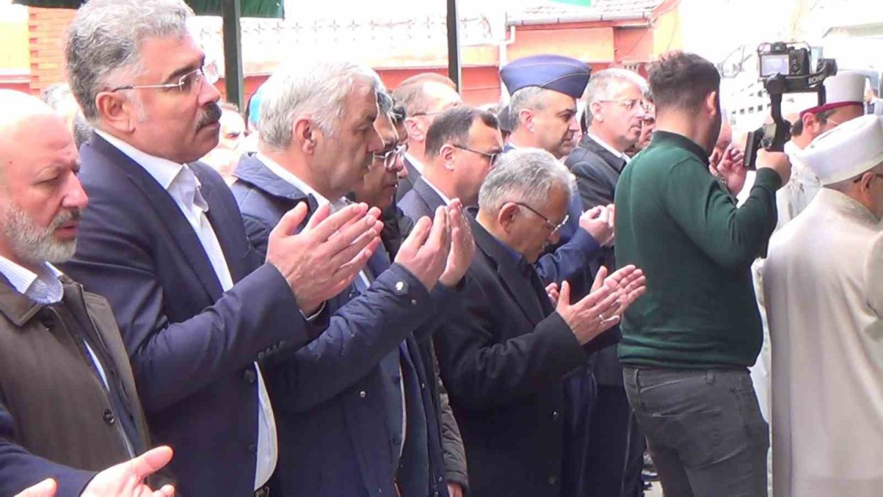 Başkan Büyükkılıç’ın Ablası Son Yolculuğuna Uğurlandı