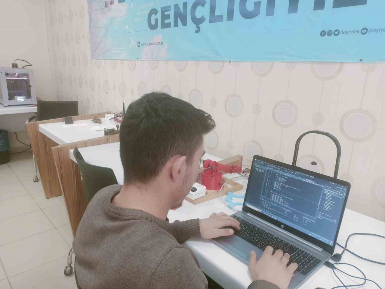 Kayseri Büyükşehir, teknofest gençliği yetiştiriyor