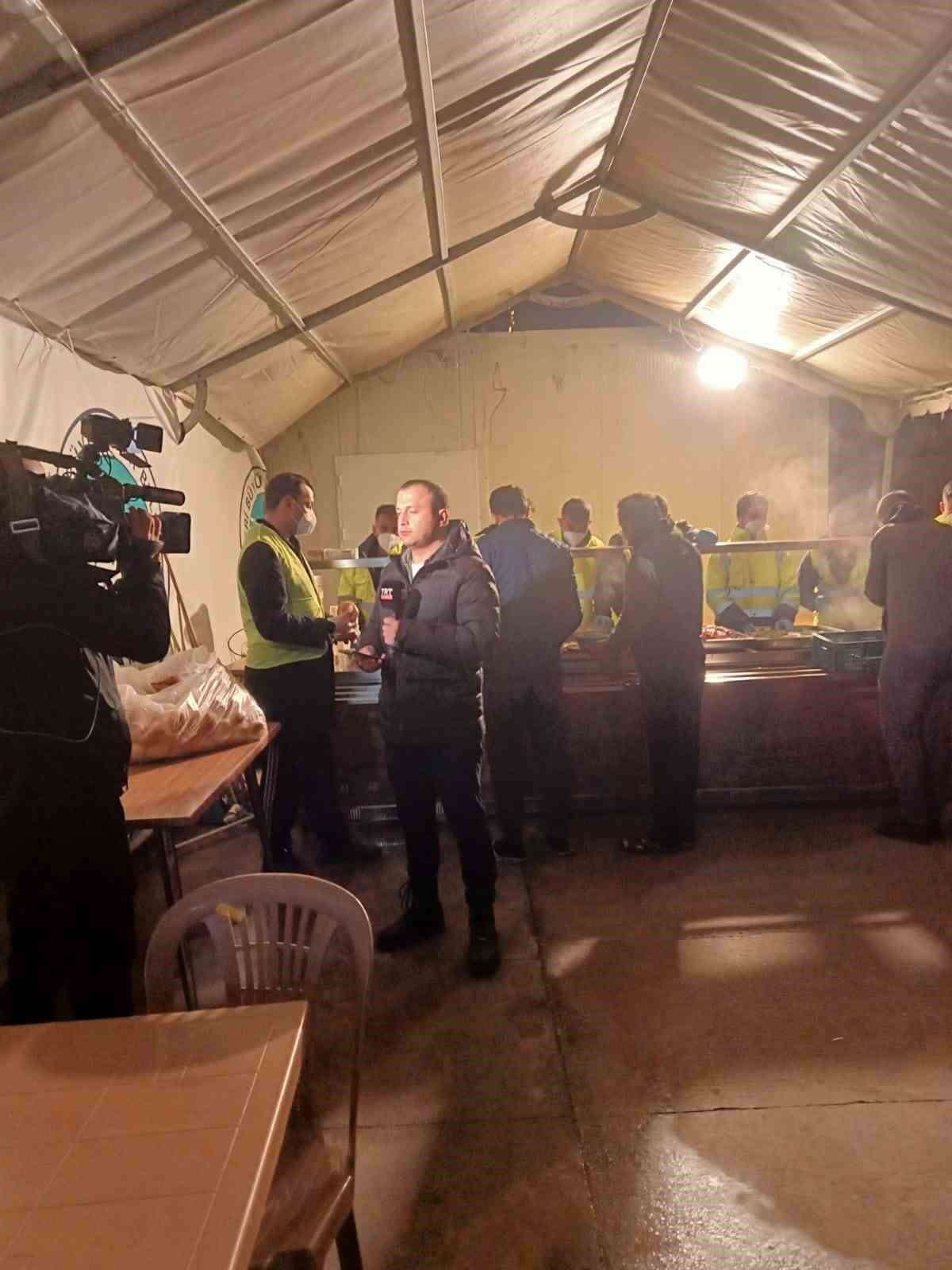 Kayseri Büyükşehir’den deprem bölgesindeki ilk konteyner kentte ilk sahur