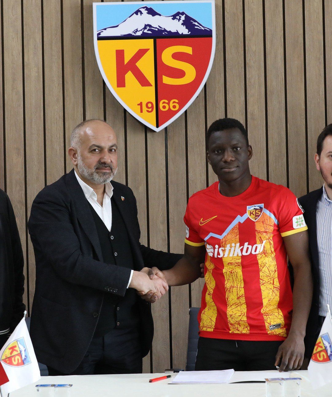 Kayserispor, Ethem ve Ackah ile sözleşme uzattı
