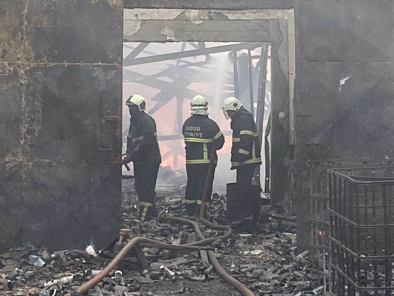 Gebze’deki temizlik malzemesi deposunda çıkan yangın kontrol altına alındı