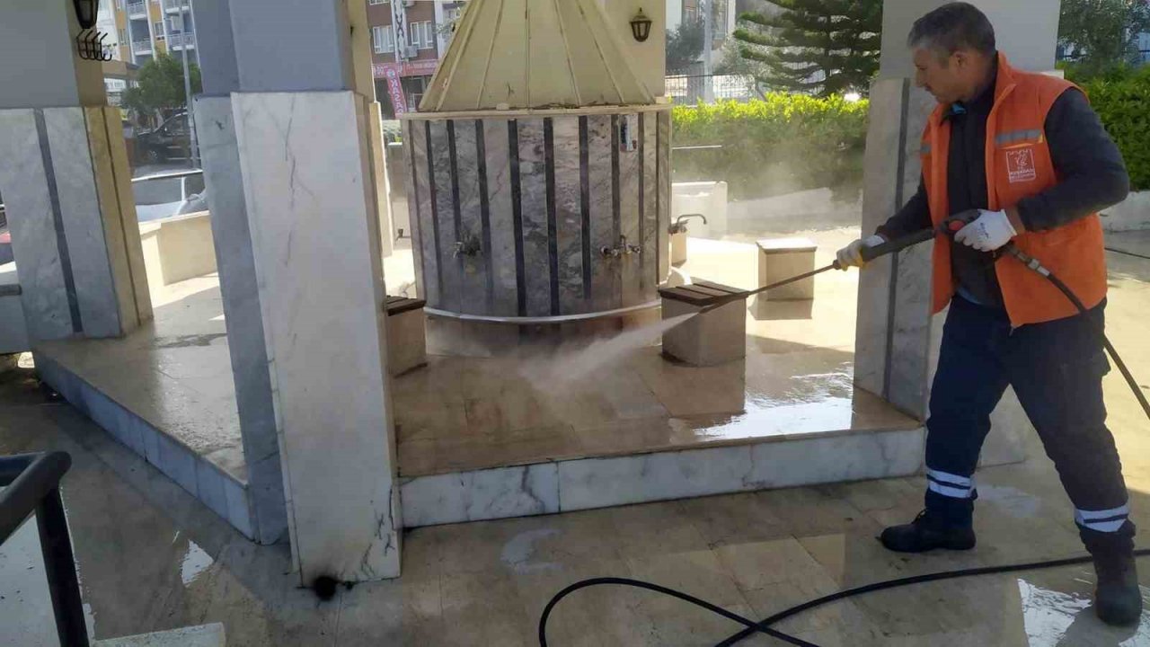 Kuşadası’nda Camiiler ibadete hazır