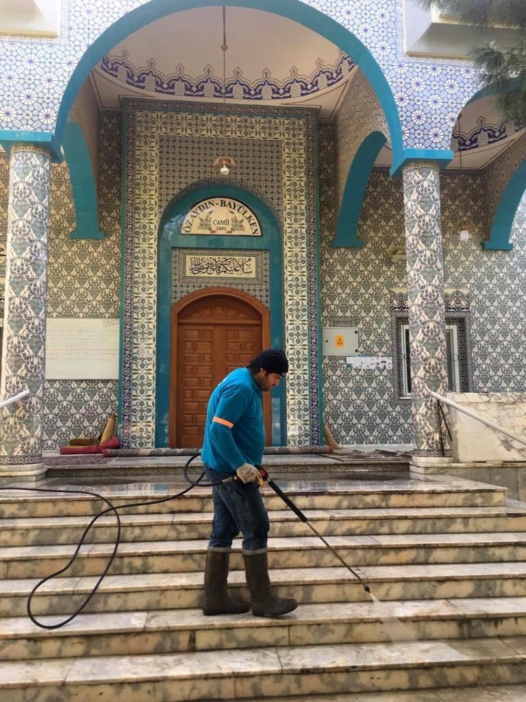 Kuşadası’nda Camiiler ibadete hazır