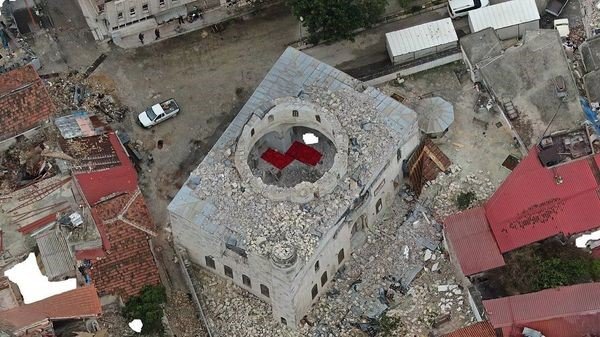 Depremde hasar gören yapılar 3 boyutlu modelleniyor