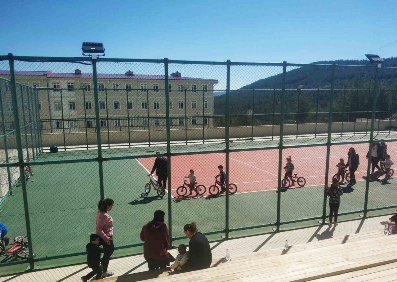 Muğla’da depremzede çocuklara bisiklet eğitimi