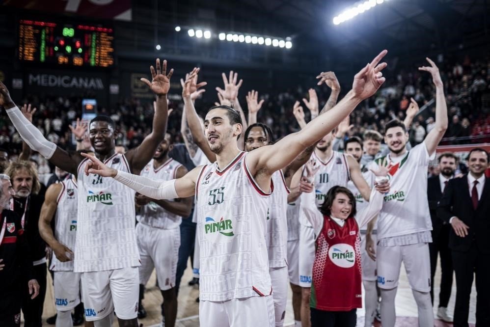 Pınar Karşıyaka, ligin sayı lideri