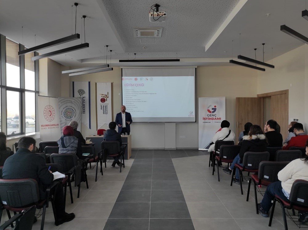 Kastamonu Üniversitesi’nden akademisyen ve öğrencilere e-ticaret eğitimi