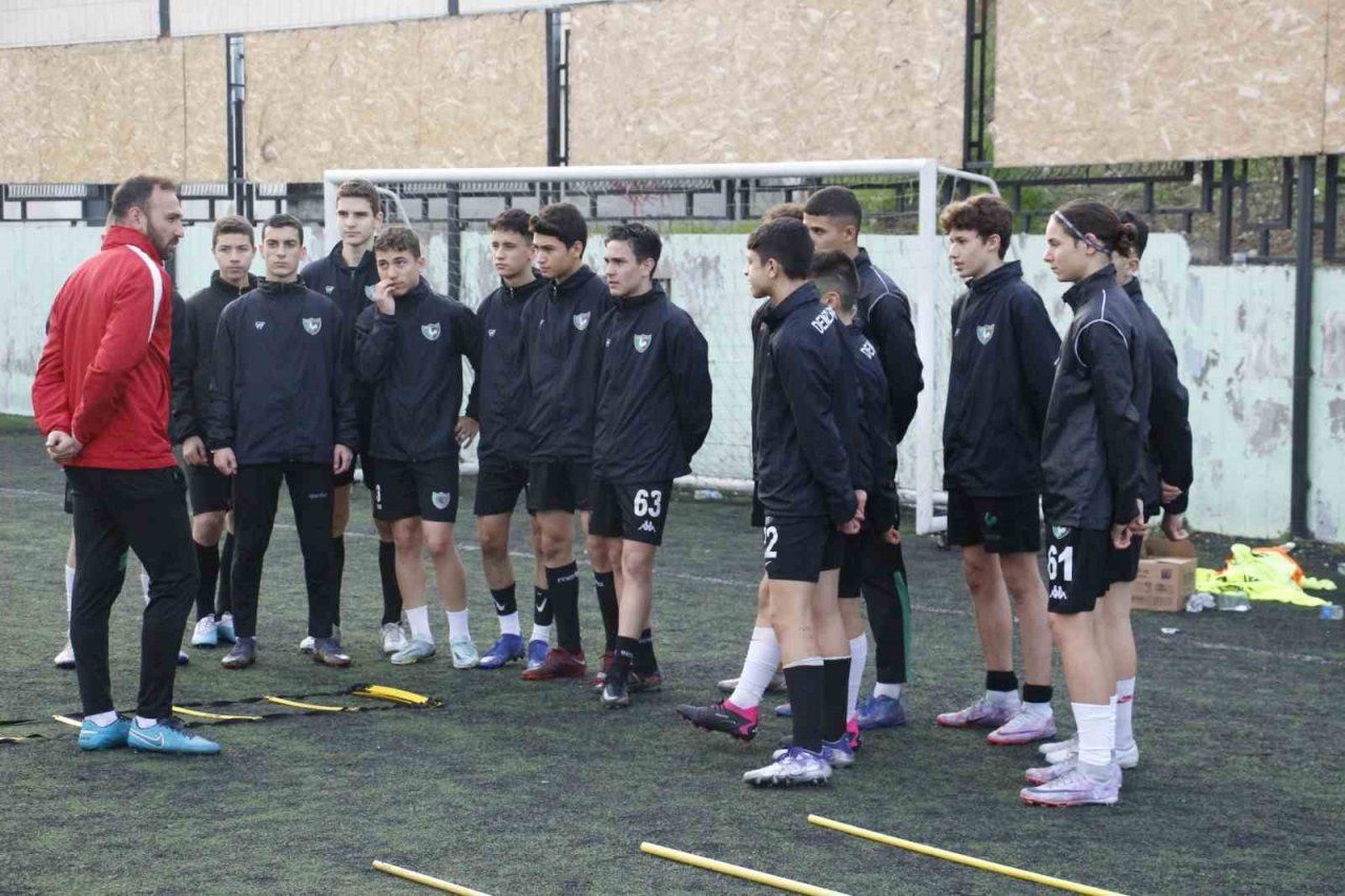 Genç horozlar, U15’de ligi galibiyetle kapatmak istiyor