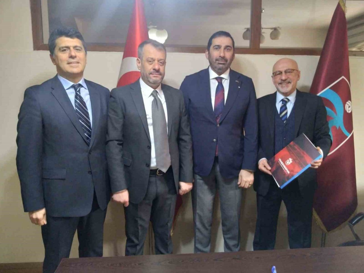 Trabzonspor’da başkan adayı Ertuğrul Doğan’ın listesi Divan Kurulu’na teslim edildi