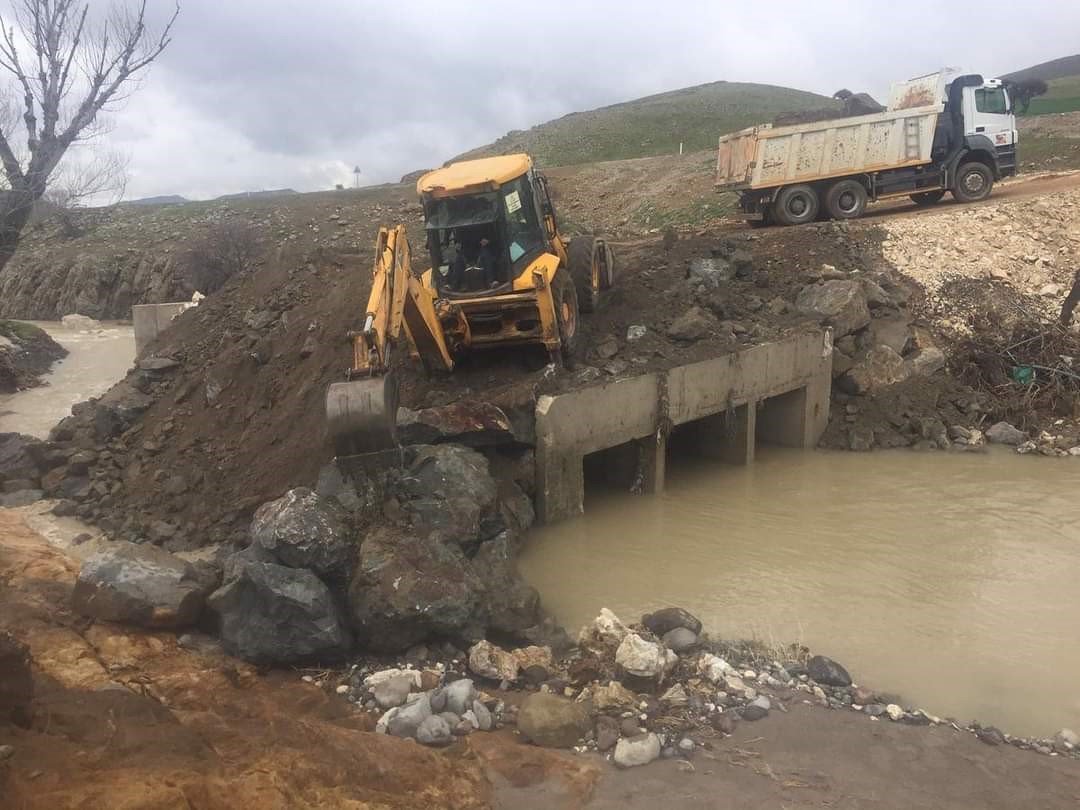 Tunceli’de selden zarar gören menfezler yenilendi