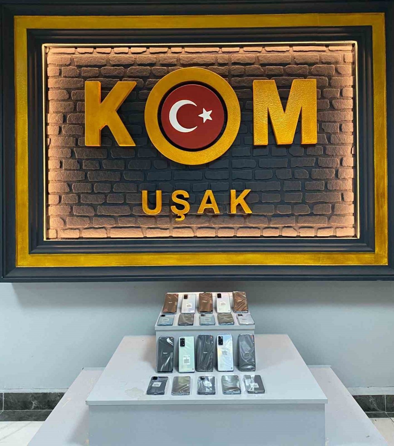 Kaçak 20 cep telefonu ele geçirildi