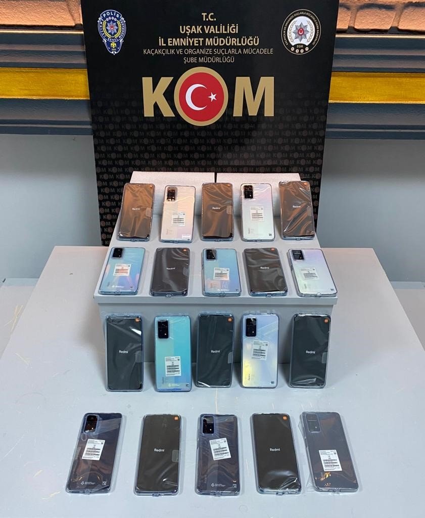 Kaçak 20 cep telefonu ele geçirildi