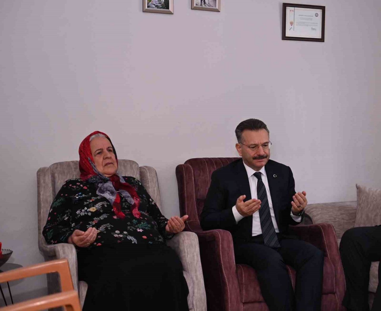 Vali Aksoy, Sultanhisarlı muhtarlar ile bir araya geldi