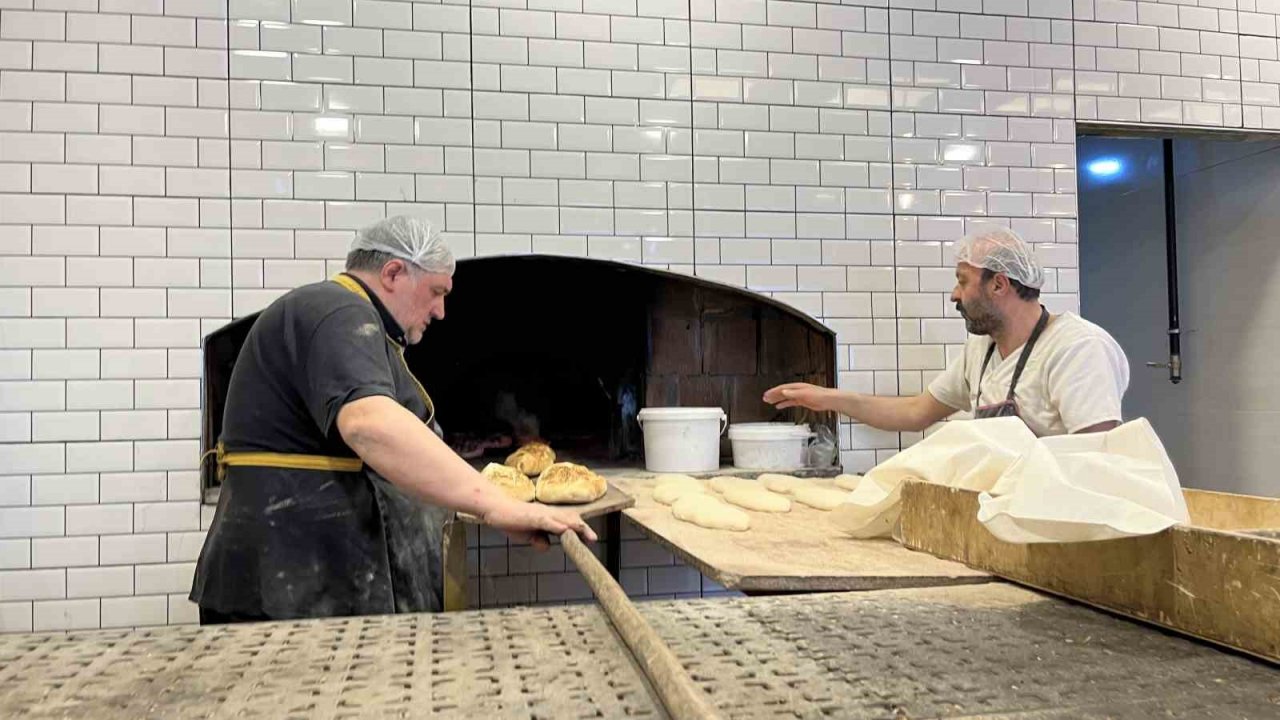 Ramazan pidesi tezgahlardaki yerini aldı