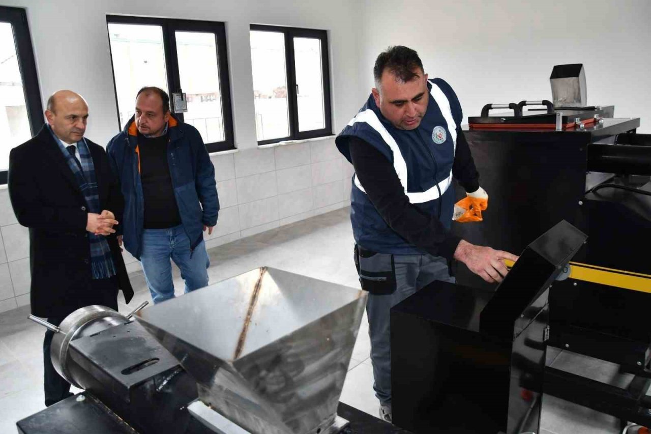 Yalova Altınova’da atık yemekler yüksek kaliteli mamaya dönüşüyor