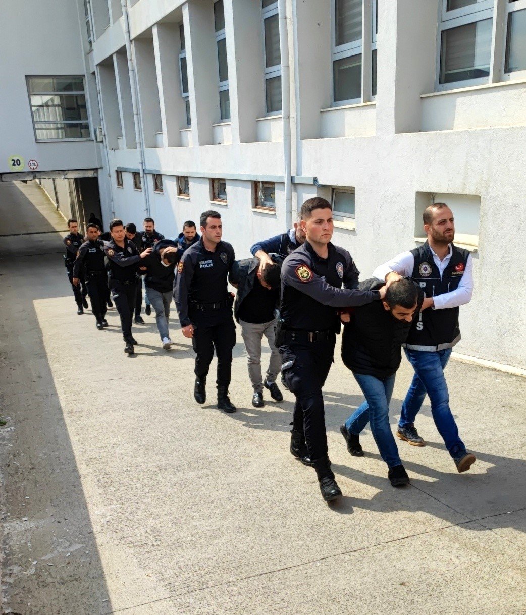 Kökünü Kurutma Operasyonu’nda 9 ’torbacı’ adliyeye sevk edildi