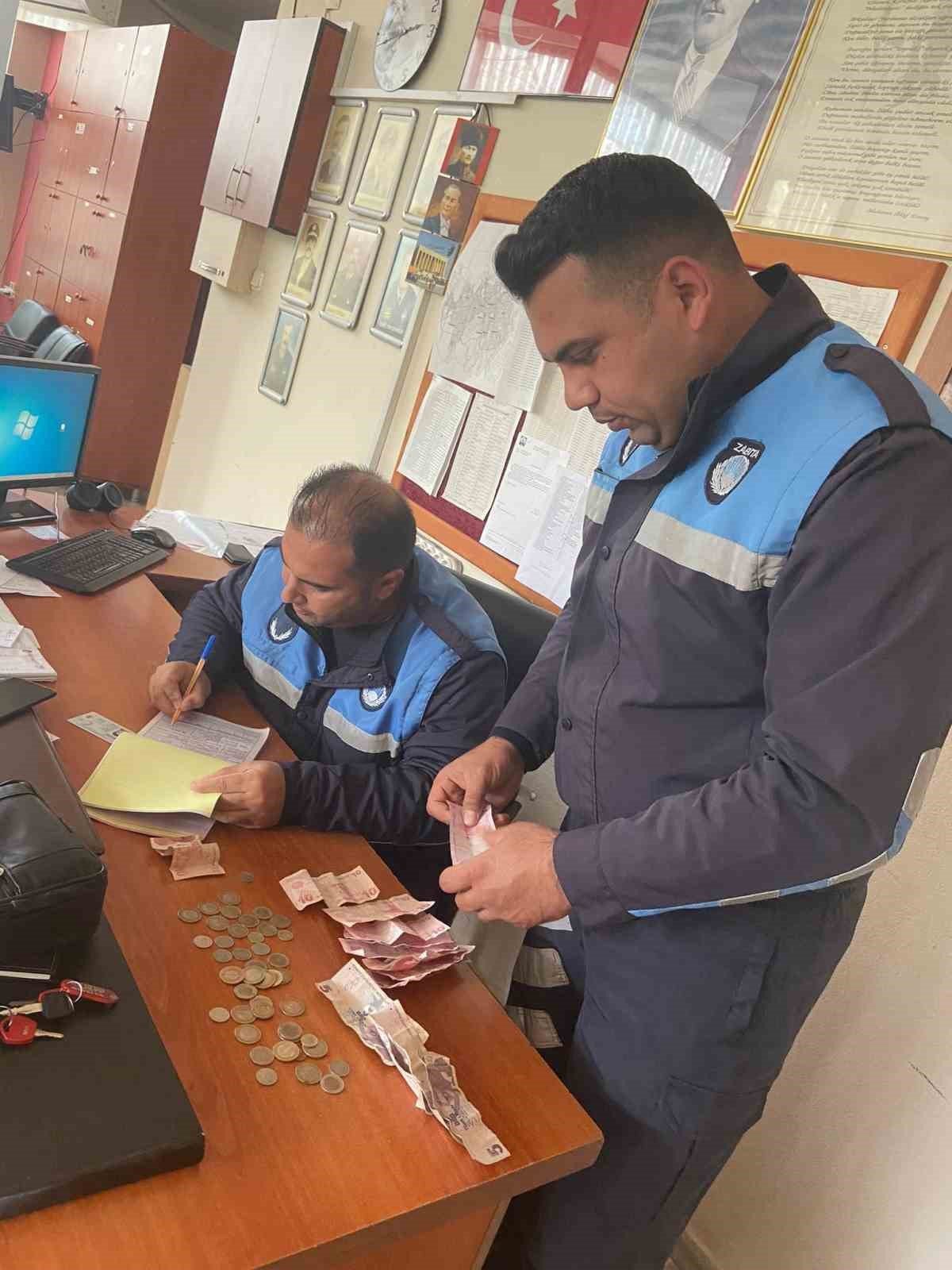 Grup halinde gelip dilencilik yapan 10 kişi aynı yerde ikinci kez yakalandı