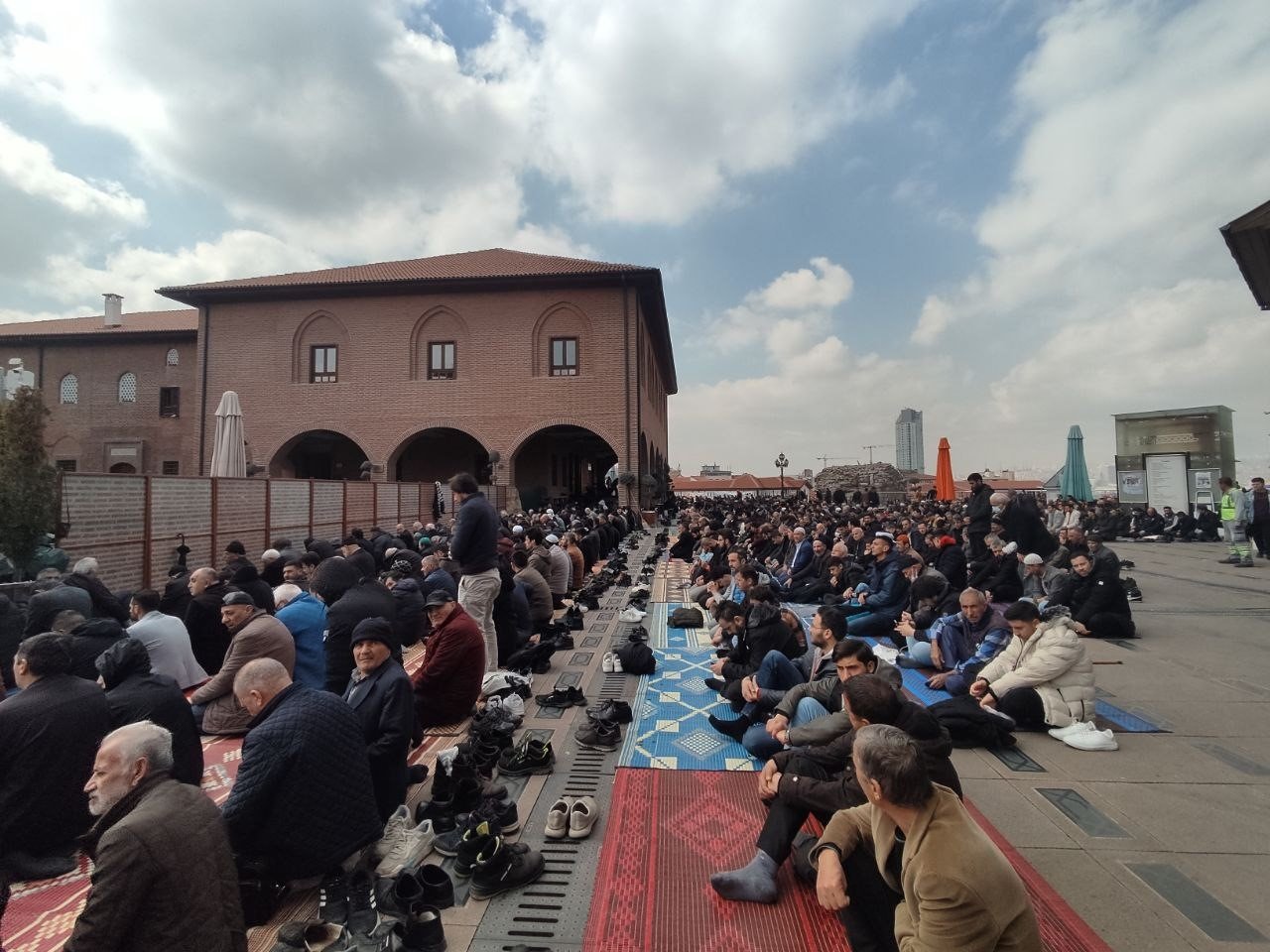 Ankara’da Ramazan’ın ilk cuma namazı kılındı