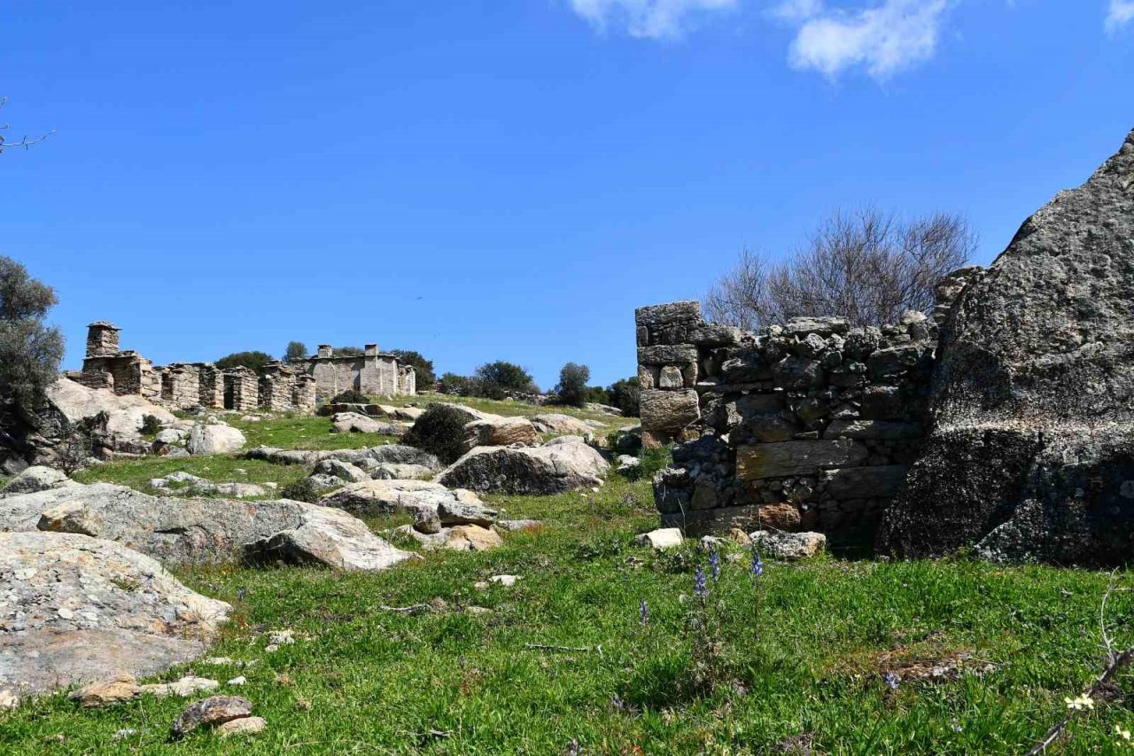 Söke’nin terk edilmiş köyleri zamana direniyor