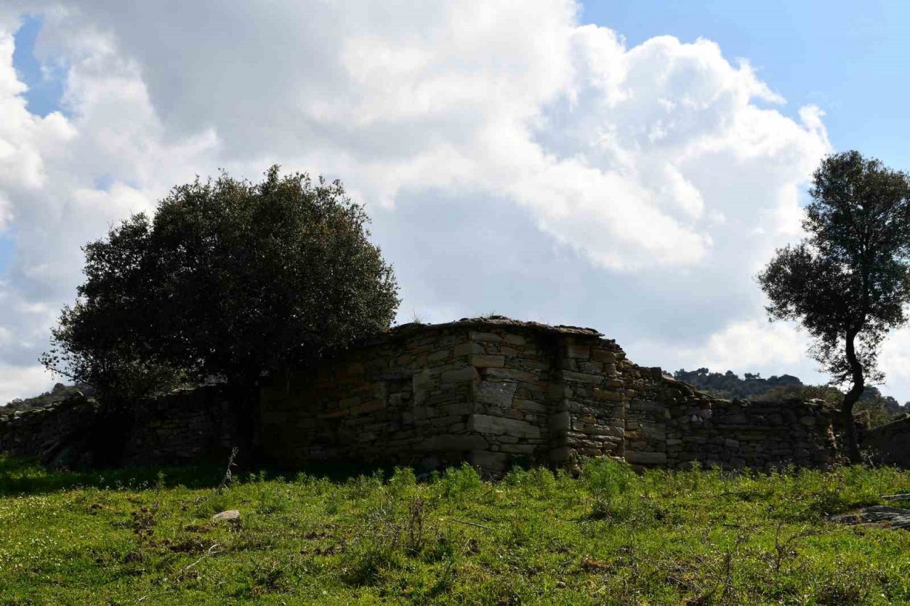 Söke’nin terk edilmiş köyleri zamana direniyor