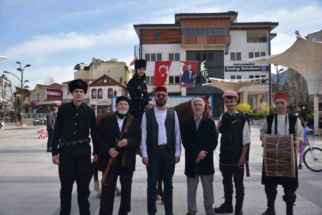 “Şehit Makbule Efe” isimli tiyatro gösterisi büyük alkış topladı