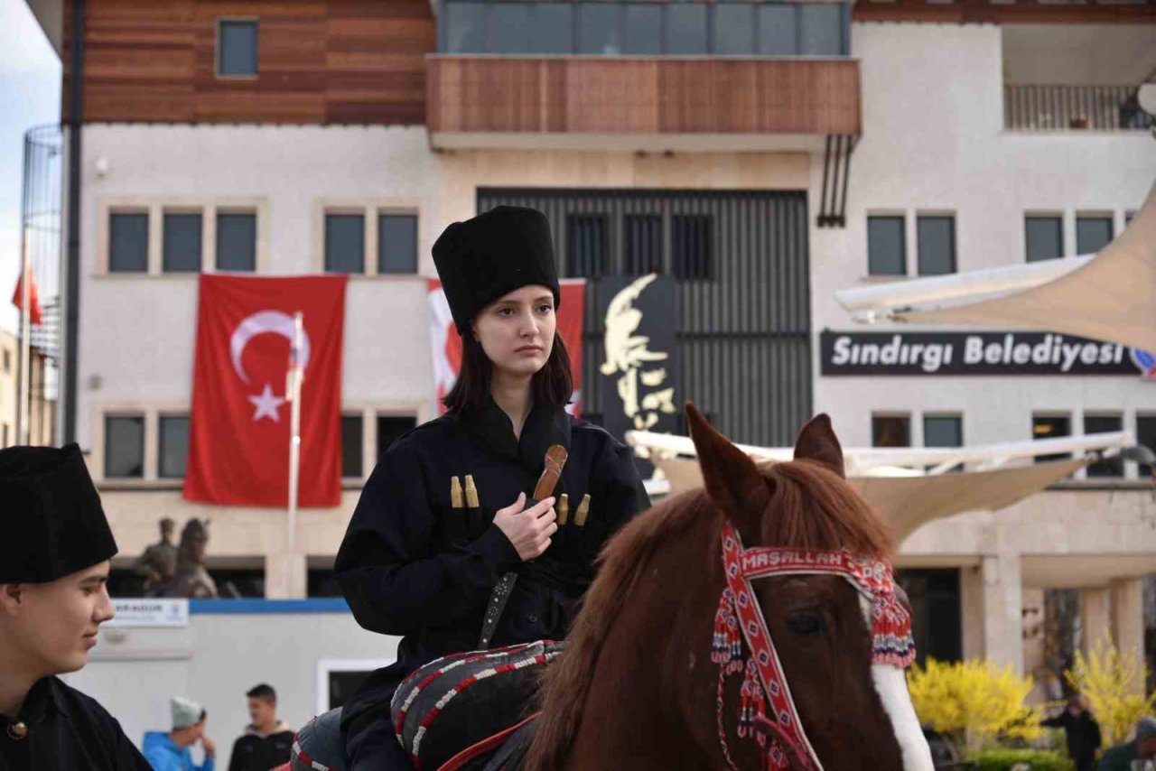 “Şehit Makbule Efe” isimli tiyatro gösterisi büyük alkış topladı