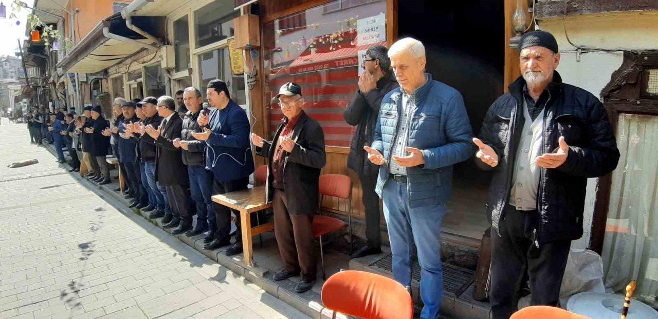 Ramazan ayının ilk cuma namazında 7 asırlık gelenek sürdürüldü