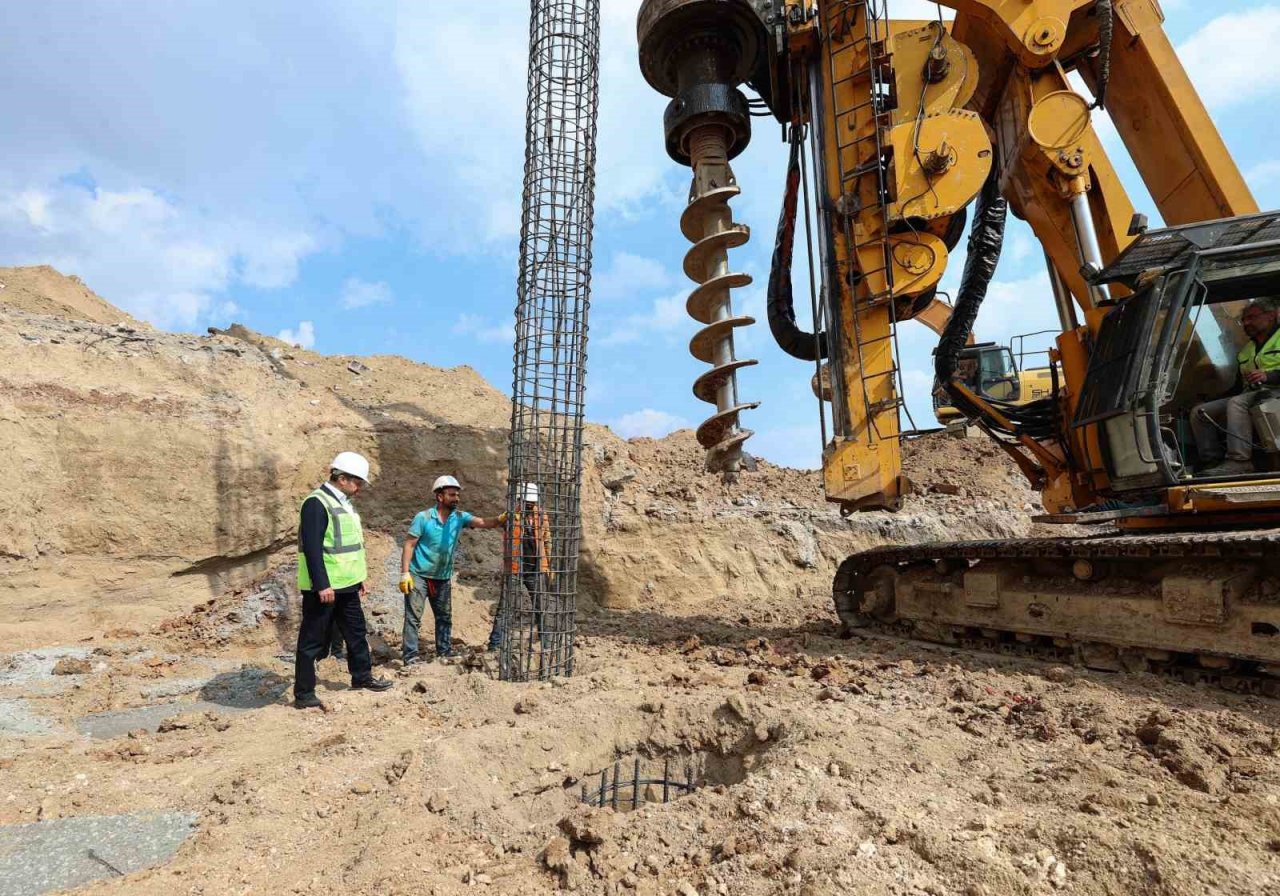 Kentsel dönüşüm alanında son evde yıkıldı, temel çalışması başlatıldı