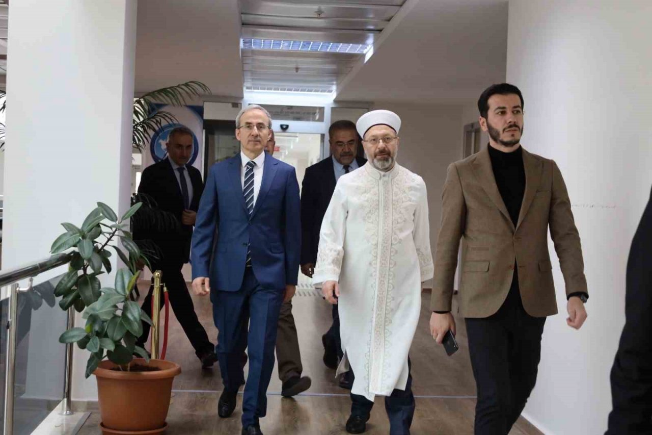 Diyanet İşleri Başkanı Erbaş, Rektör Demir’e hayırlı olsun ziyareti