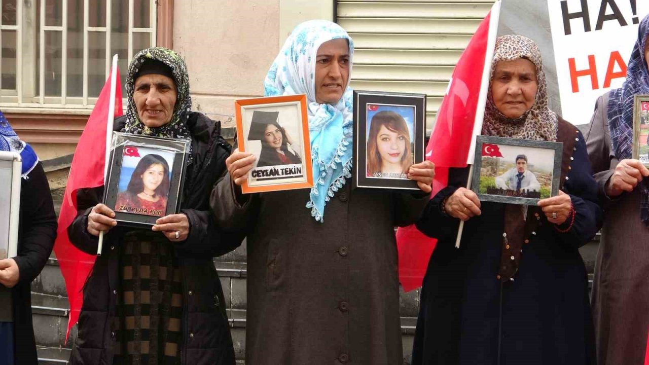Evlat nöbetindeki ailelerden CHP ile HDP’nin el sıkışmasına tepki