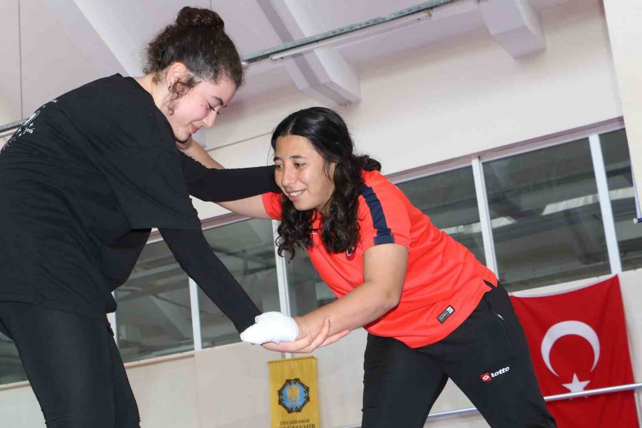 Milli güreşçi Cansu Yılmaz, enkaz altındaki 17 saatini anlattı