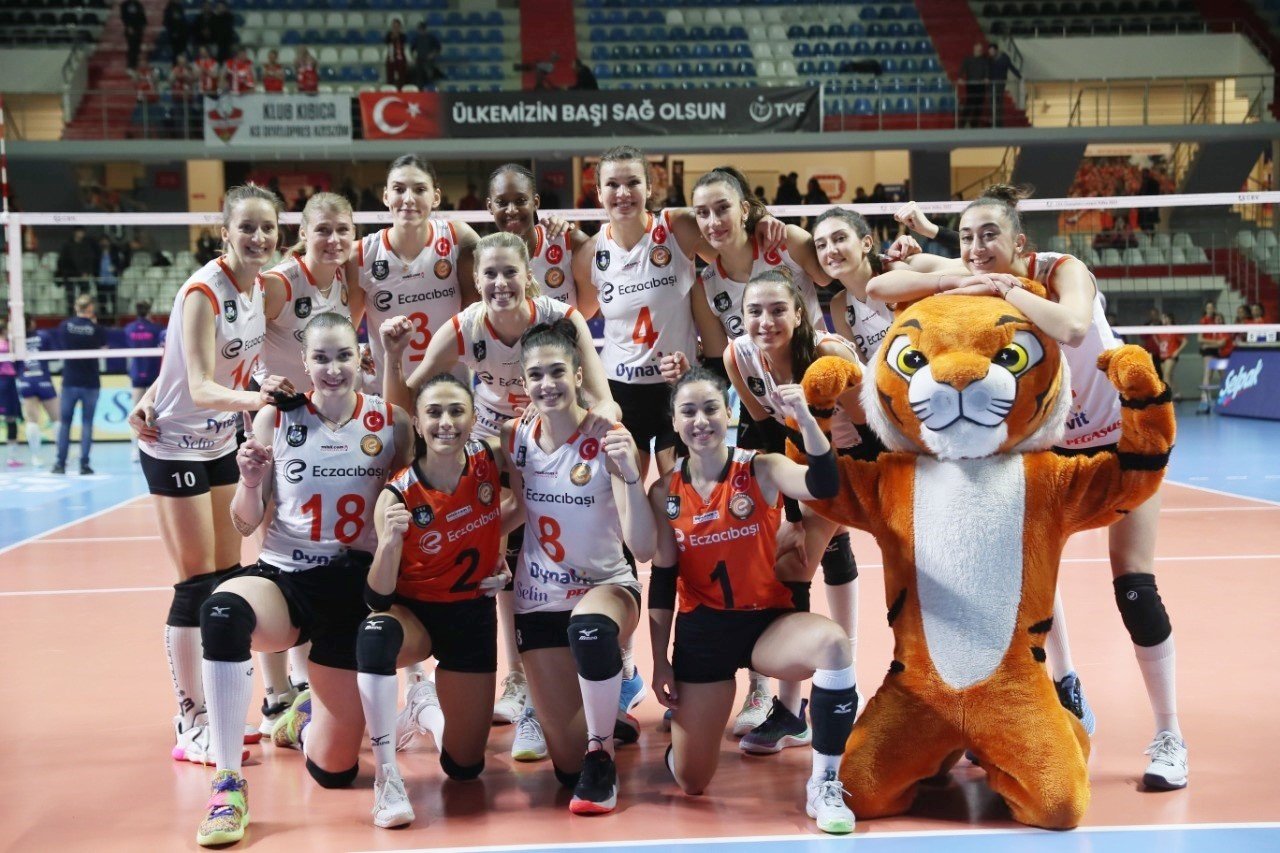 Voleybolda ilk kez 3 Türk takımı CEV Şampiyonlar Ligi yarı finalinde Türkiye’yi temsil edecek