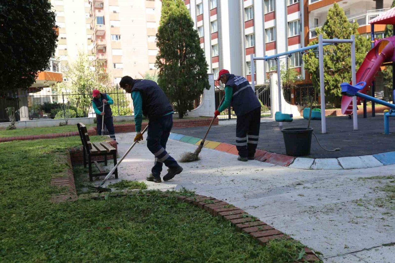 Efeler’in yeşil alanları temizleniyor