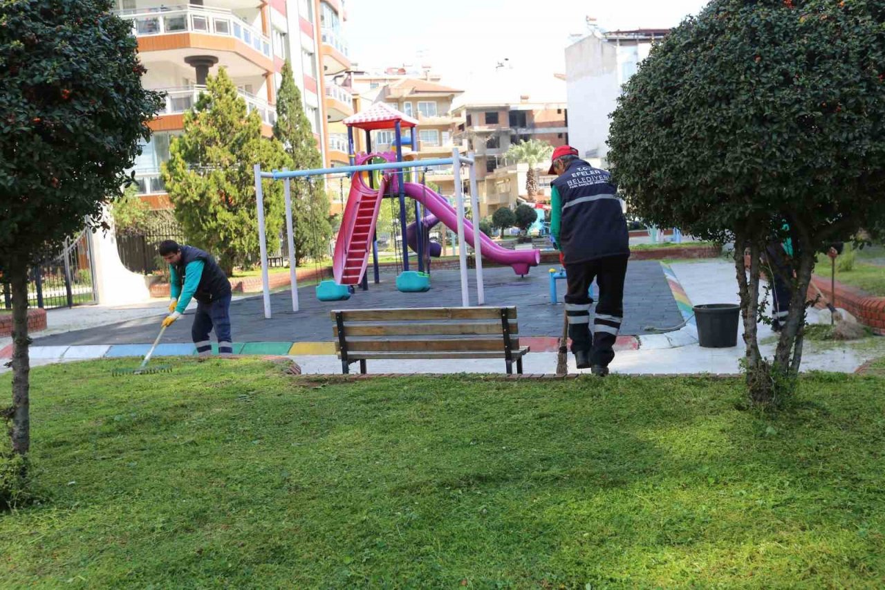 Efeler’in yeşil alanları temizleniyor