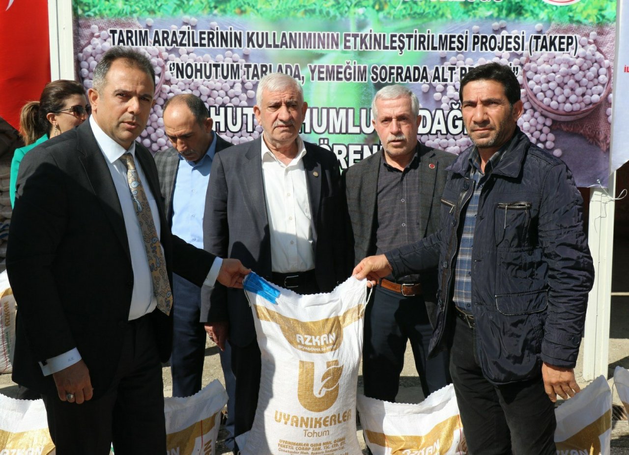 Elazığ’da çiftçilere yüzde 75 hibeli nohut tohumu dağıtımı yapıldı