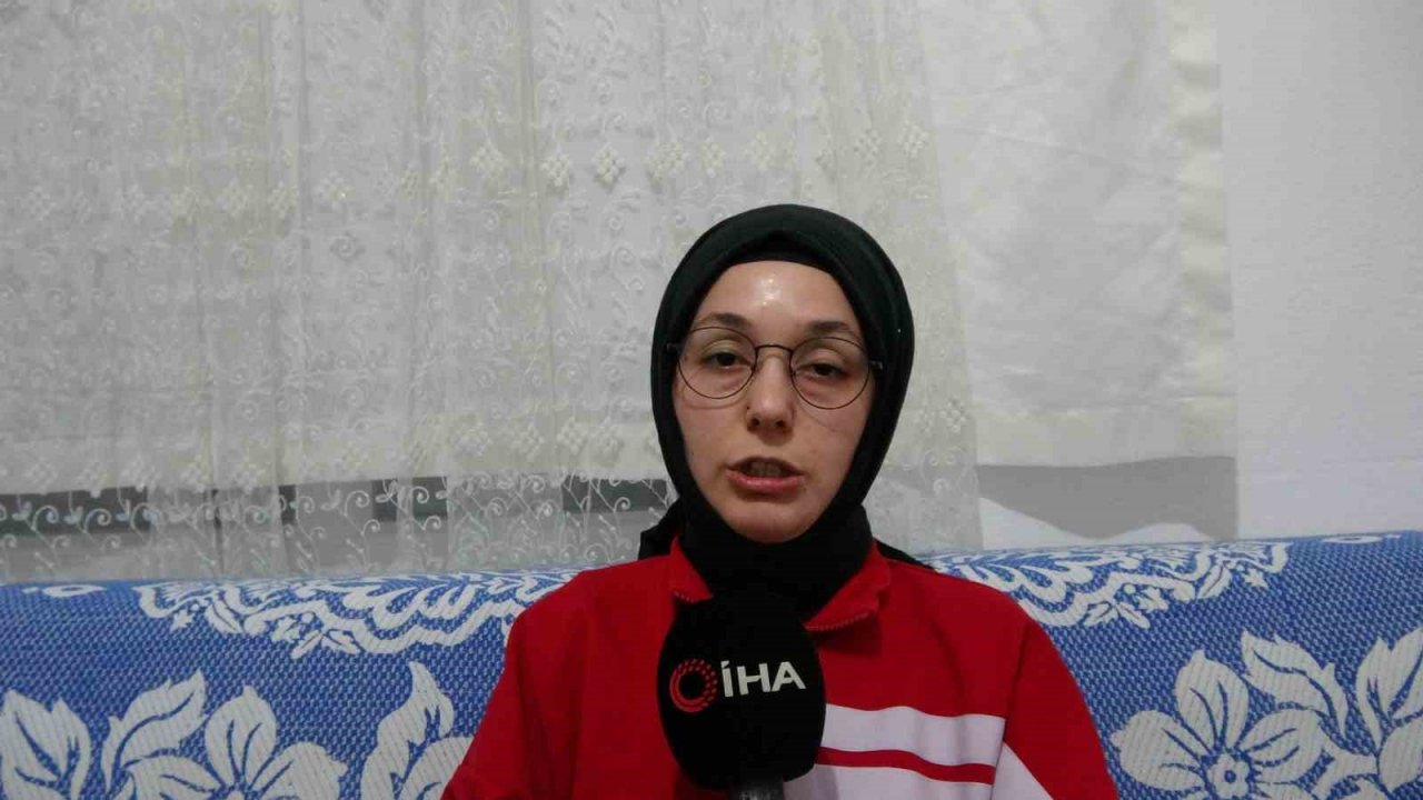 Deprem öncesi muhabbet kuşunun çırpınışlarına uyandı, kafeste sıkıştığını düşündü