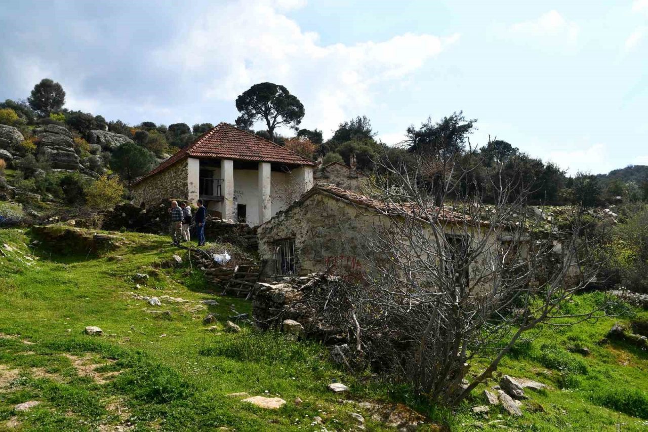 Söke’nin terk edilmiş köyleri zamana direniyor